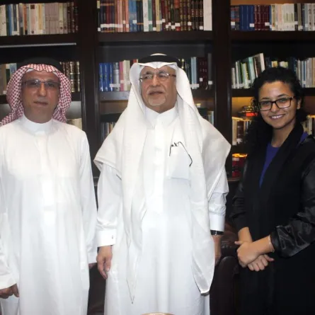 الوزير خوجة يستقبل  الشاعرة أضوى الدخيل