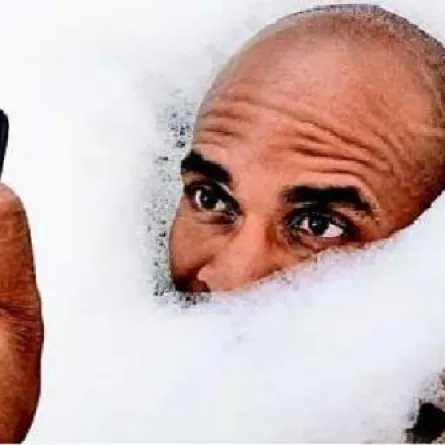 75 % يستخدمون الهواتف النقالة في الحمام