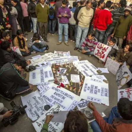 انتحار المتهم في قضية الاعتداء على الطالبة الهنديّة