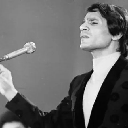 أغنية لعبد الحليم تُغنّى إجباريّاً في مدارس مصريّة