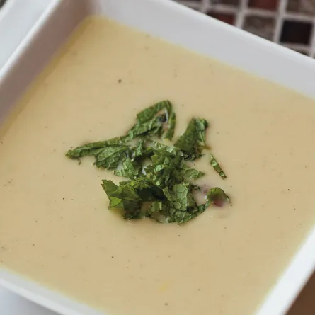 حساء العدس بالكريما الحامضة