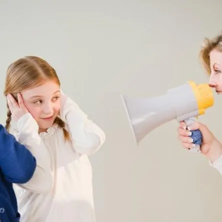 الصراخ على الأطفال يسبب لهم الكآبة