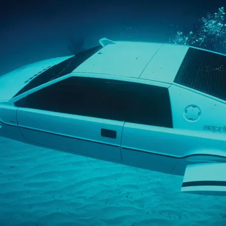 السيارة الغواصة لجيمس بوند تباع بـ 920 ألف دولار