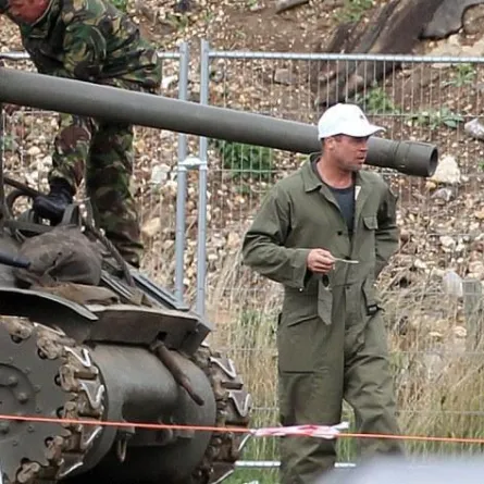 بعد سنوات Brad Pitt يتخلّى عن شعره ويحلق لحيته