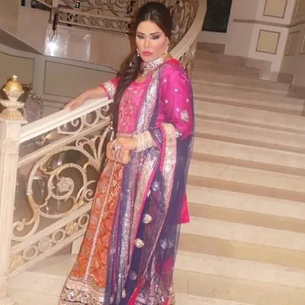 هل شاهدتِ إطلالة النجمة أحلام بالساري الهنديّ؟