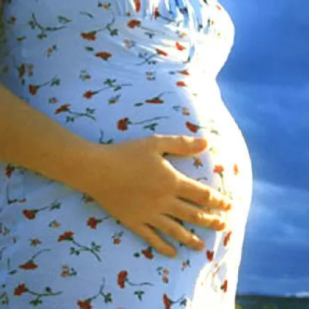 تدخين الحامل يعرض الطفل للإصابة بالتهاب السحايا