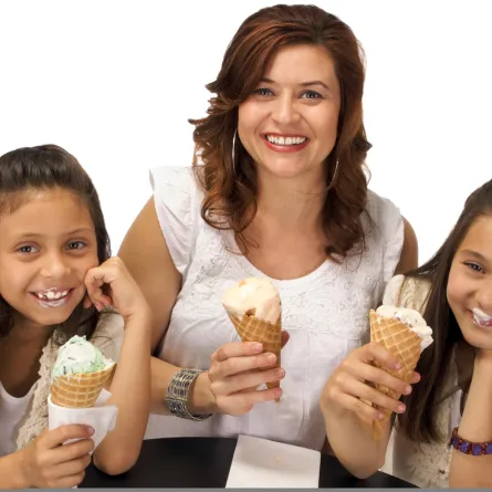 لا تحرمي أطفالكِ فوائد المثلجات