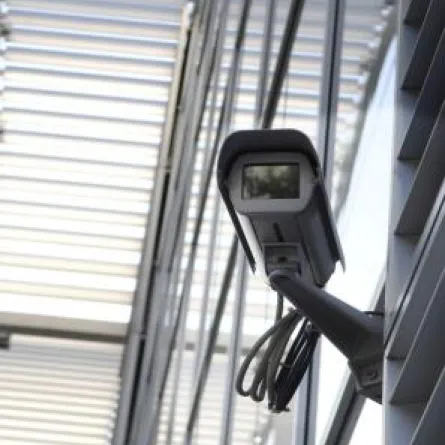 مدرسة سعودية تزرع كاميرات في دورات المياه