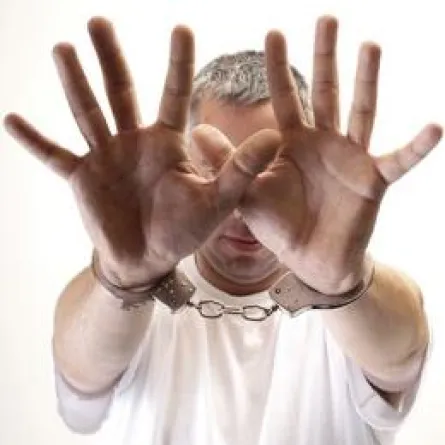 السجن يوم واحد لبريطاني إرتكب 339 جريمة