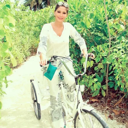 أليسا تستمتع بوقتها بين لندن وتركيا والمالديف