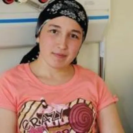 أول امرأة خضعت لعملية زرع رحم في العالم حامل