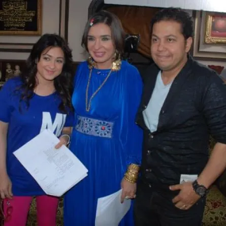 دينا تغرق في قشطة وعسل مع لطفي لبيب