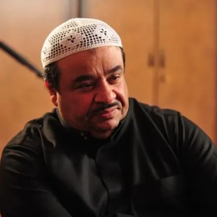 الشمراني يسجل قصائد المتنبي