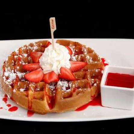 وافل الفراولة لمناسباتكِ السعيدة