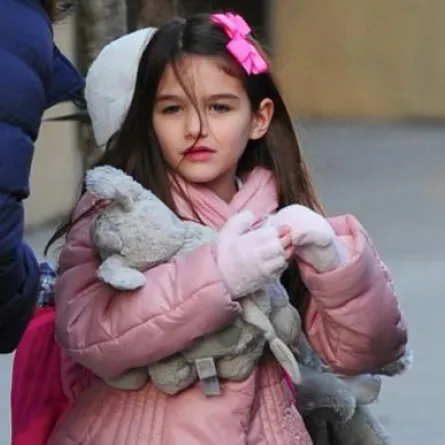 ابنة الممثلة Katie Holmes تدخل عالم تصميم الأزياء