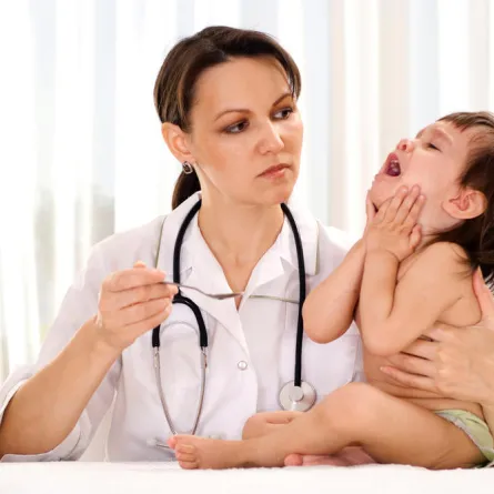 طرق تسهّل لك التعامل مع مولودك المريض