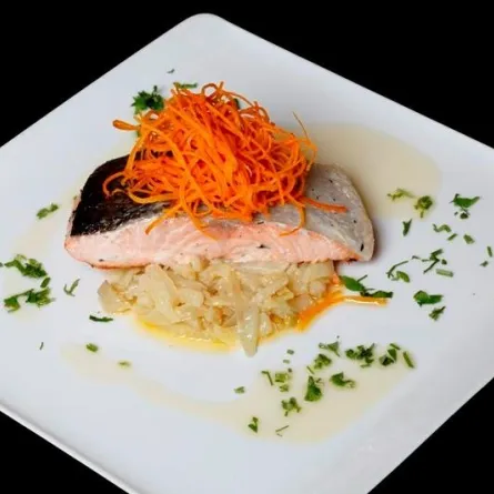 شرائح السلمون مع الشمّار لطبقكِ المفضل