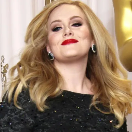 Adele  تحصل على رخصة قيادة