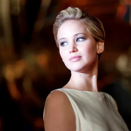 Jennifer Lawrence تعود للسجَّادة الحمراء بأجمل إطلالة