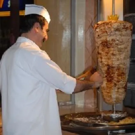 انتقام العمالة في المطاعم السعودية (إشاعة)