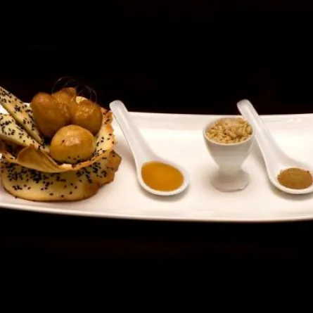 طبق "لقمة القاضي" ذو الأصل اليوناني