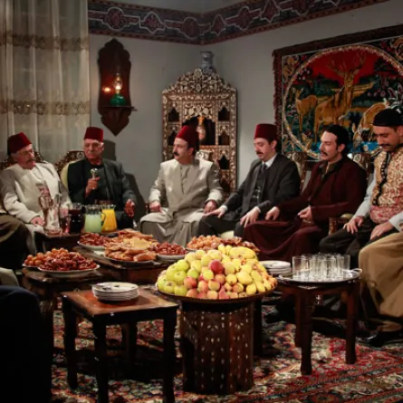 لماذا ينتقد نجوم سوريا مسلسلات البيئة الشامية ثم يشاركون فيها؟