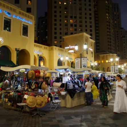 "الممشى" في دبي ينظم عروض مختلفة