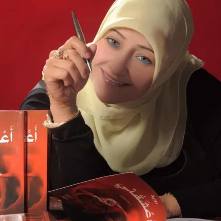 سناء الشعلان تكتب «أعشقني» وتفوز بجائزة أجمل كتاب