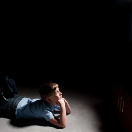 أولادنا والسياسة: هل نقحمهم فيها أم نبعدهم عنها؟ 