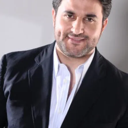 ملحم زين يحتفل بعيد الحب في أبوظبي