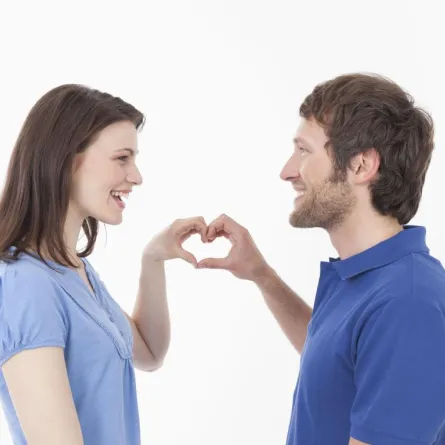 العشاق أكثر سعادة من العزاب