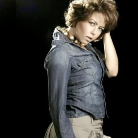 لقاء الخميسي تسافر إلى العمرة