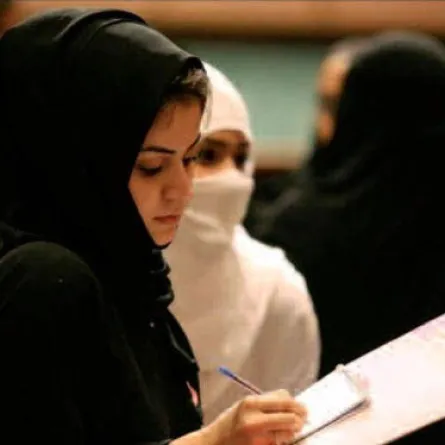 3 ممرضات ينقذن شاباً تعرض لحادث بالشارع