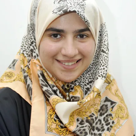 ملك المغرب يهنئ الفائزة بالجائزة العالمية لتجويد القرآن الكريم