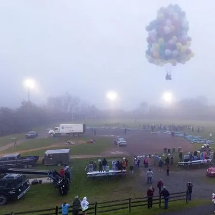 بالصُّور: مغامر أمريكيّ يعبر الأطلسيّ ببالونات الهيليوم