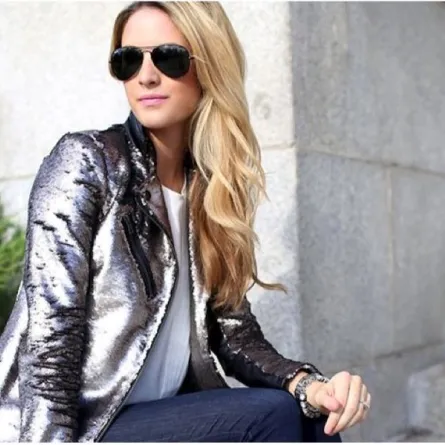 ألوان الميتاليك تطغى على أناقة الـ "Street Style"