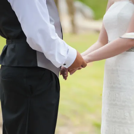 إماراتية تراقب سعوديا لأشهر ثم تطلب يده للزواج