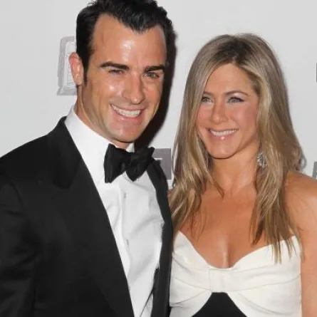 هل جينفر انيستون حامل؟