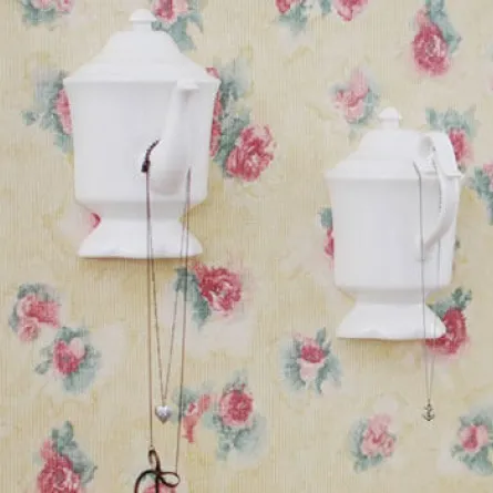 8 علاّقات غريبة للثياب و"الأكسسوارات"