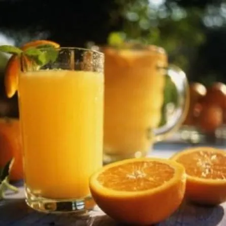 عصير البرتقال غير المخفف قد يضر أكثر من الكولا