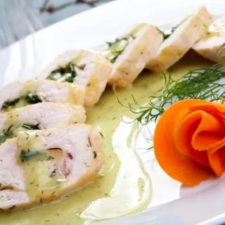 الدجاج المحشو بالحبش والخضر