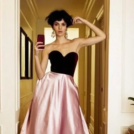 Kendall Jenner تدخل إلى عالم الموضة من أوسع أبوابه