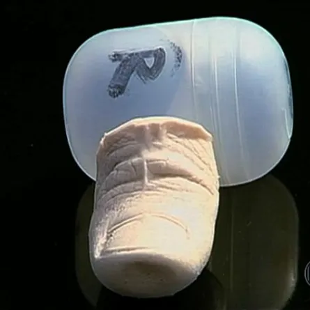 أصابع سيليكون للتوقيع عن المتهرّبين من العمل