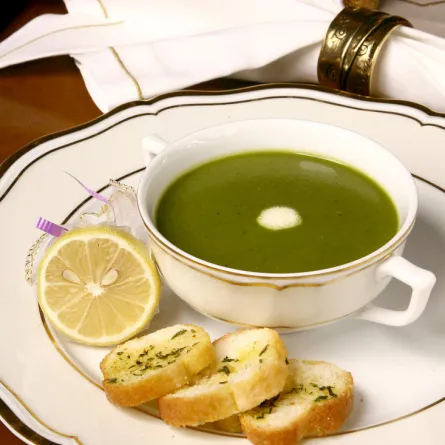 حساء البازيلاء والكرفس لحمية صحّية