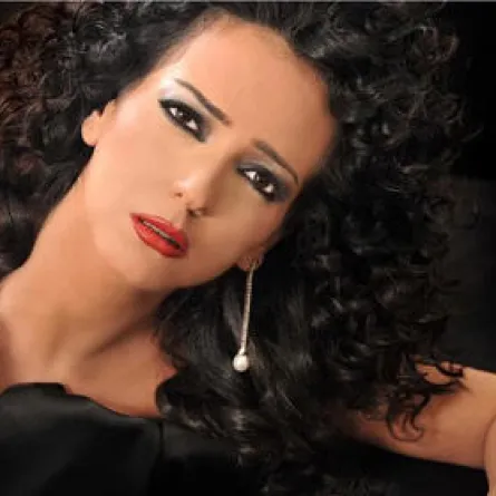 بعد تنقّلها بين دبي وبيروت...أمل عرفة تعود إلى الشام