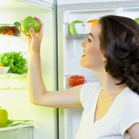 كيف تنظّفين ثلاجتك في 5 دقائق؟