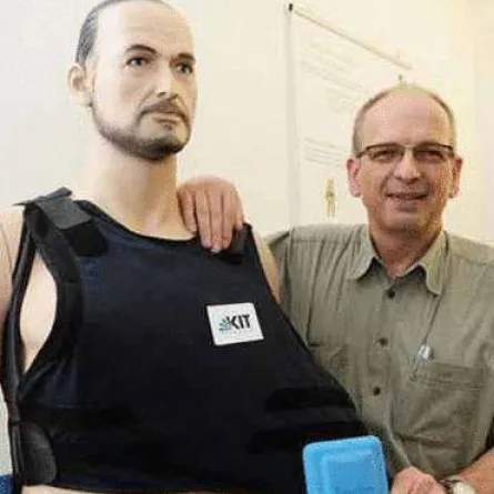 سترة مكيفة لتبريد الجسم