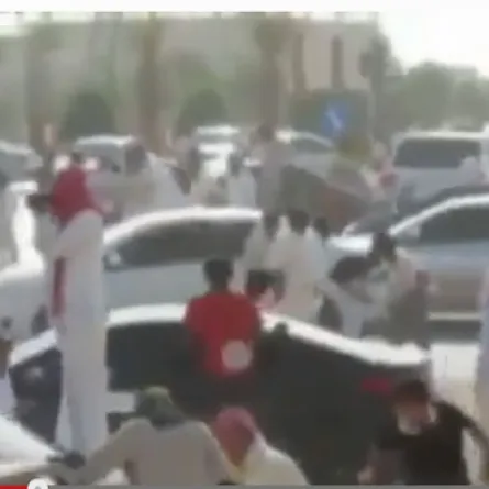 شاب يطلق النار على المتجمهرين للتفحيط بالرياض