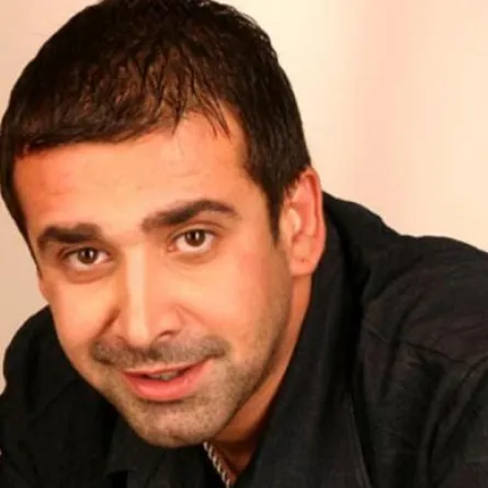 "سيدتي نت" تكشف سر تردد كريم عبد العزيز على طبيب نفسي