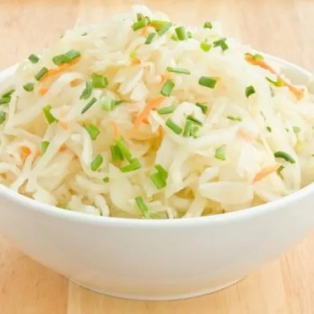 سلطة الملفوف والإجاص الشهيّة